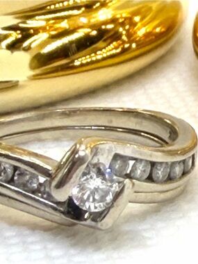 Classic White Gold Diamond Twist Ring with Unattached Band